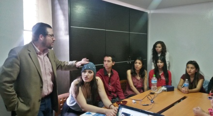 Alumnos de LaSalle Bajío visitan el laboratorio del Mtro. César Monroy